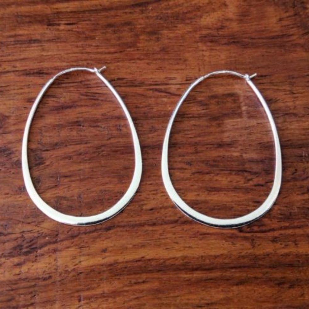 NEW Silver Oval Hoop Earrings - Picture 1 of 2